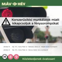 A kreatívon található szöveg: MÁV-HÉV, Korszerűsítési munkálatok miatt kikapcsoljuk a fénysorompókat. Október 8.: Bp. XVI., Veres Péter út - Batsányi János út - Hősök fasora csomópont, október 9.: Bp. XVI., Veres Péter út - Baross Gábor utca csomópont. Közlekedjenek óvatosan! H8/9